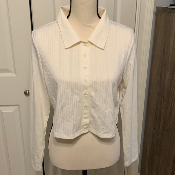 Abound Button Down Cropped Top - Picture 1 of 8